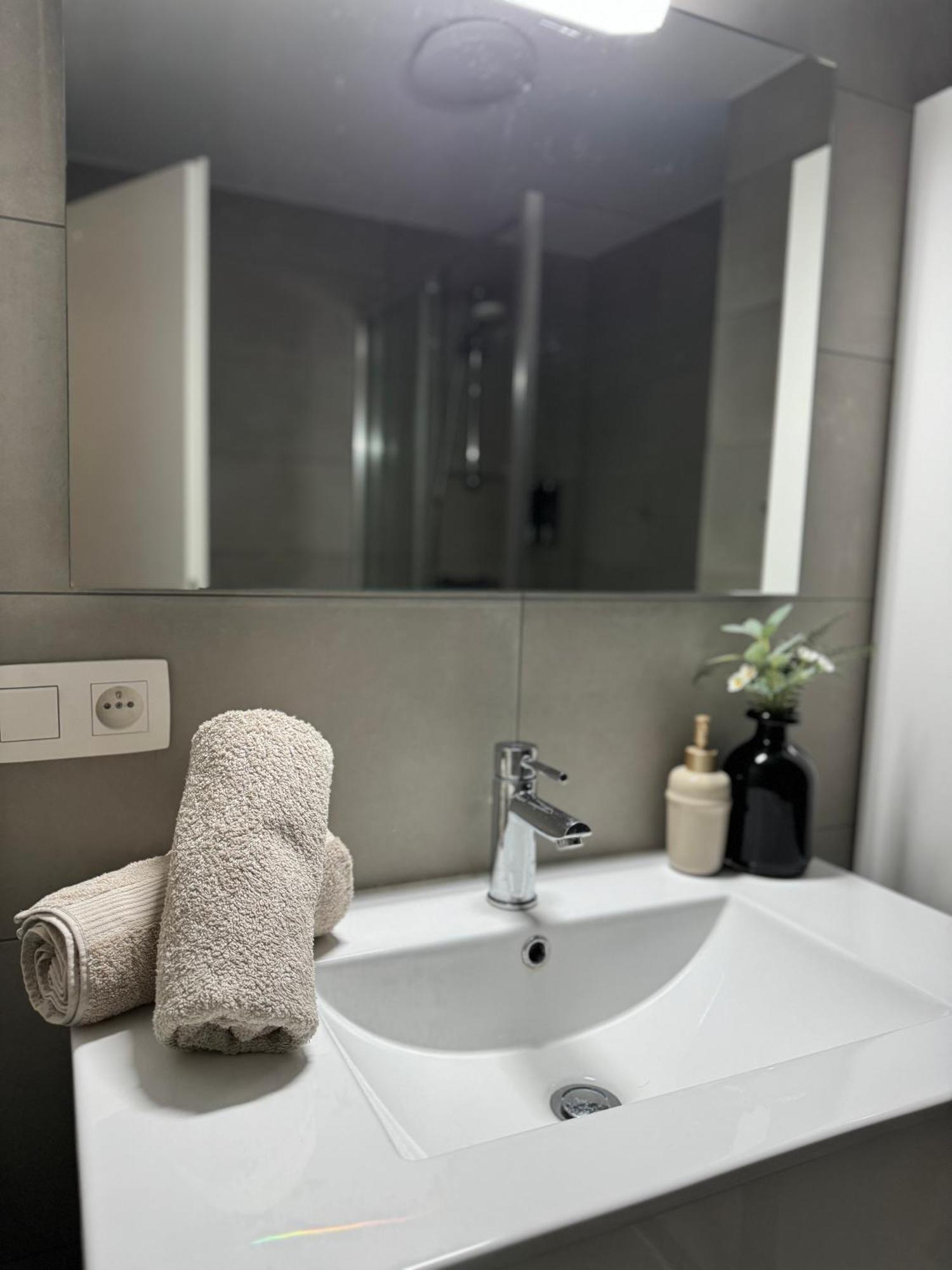 Liege Luxe & Jacuzzi Sous Les Etoiles Daire Saint-Nicolas  Dış mekan fotoğraf